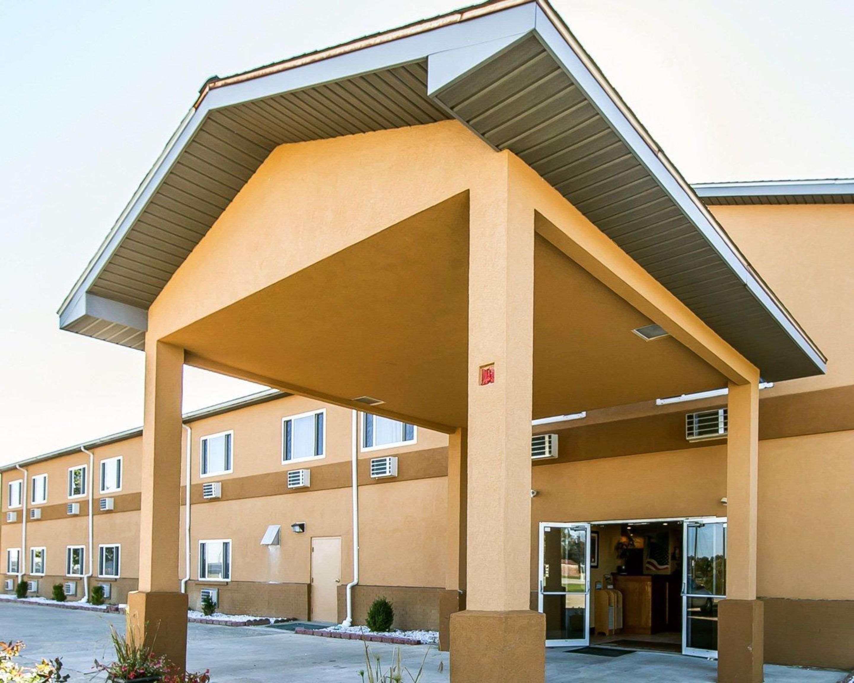 Seaman Quality Inn מראה חיצוני תמונה