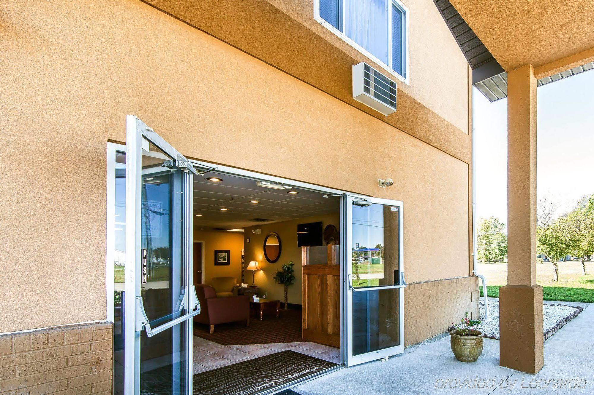 Seaman Quality Inn מראה חיצוני תמונה