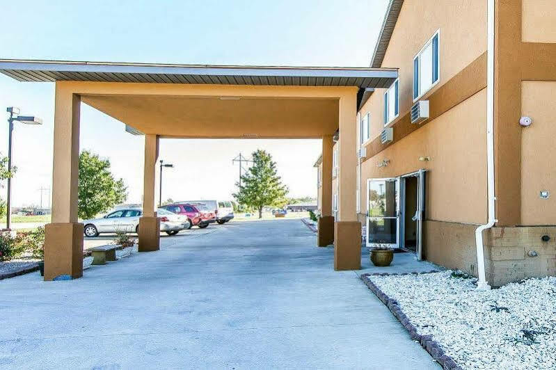 Seaman Quality Inn מראה חיצוני תמונה